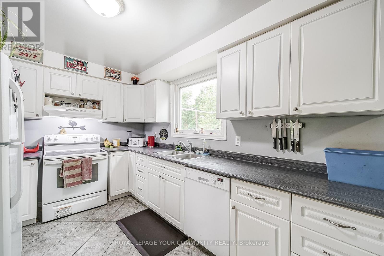 Photo 17 of 125 Biscayne Boulevard E, Georgina ON