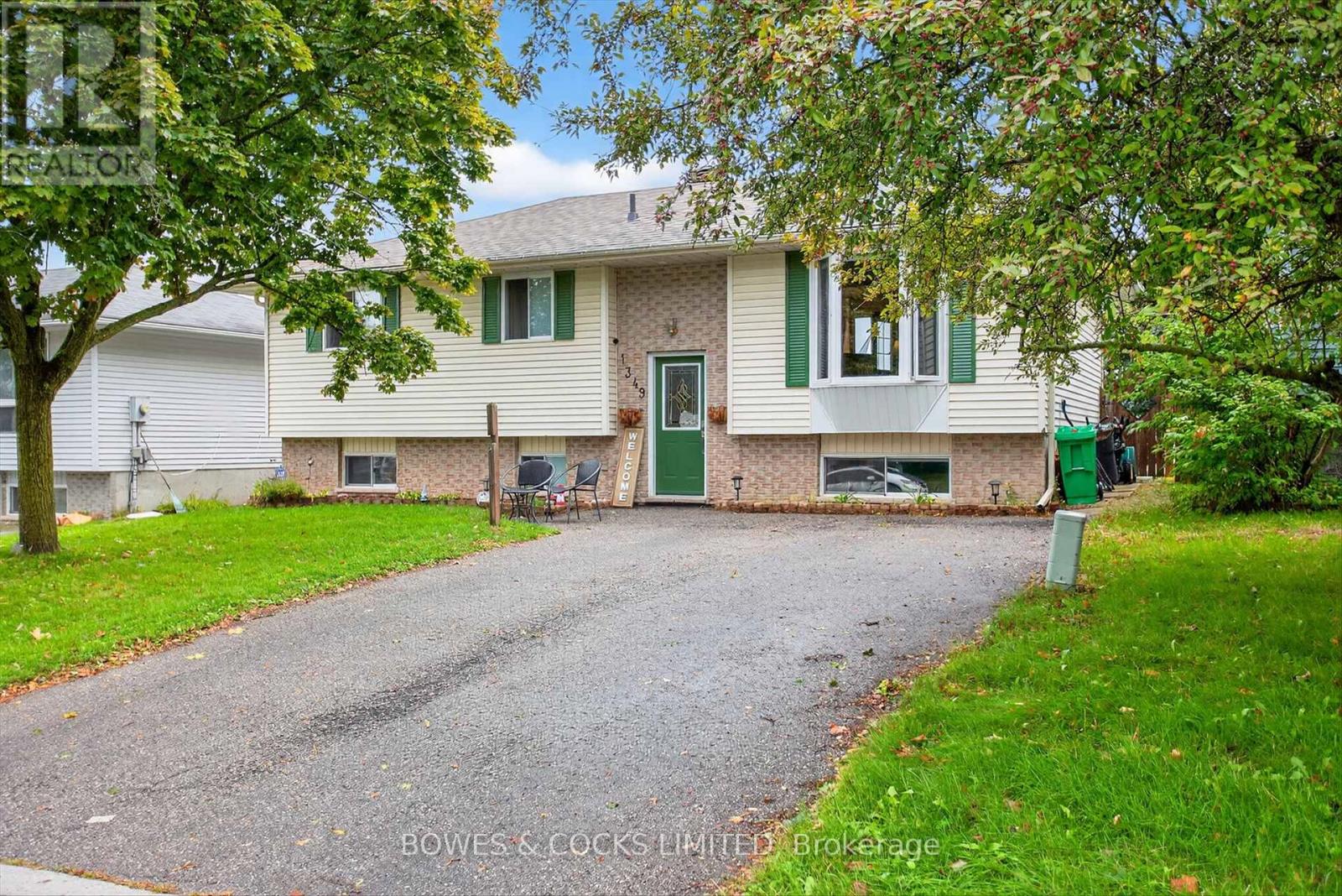 Photo 2 of 1349 Tudor Crescent, Peterborough ON