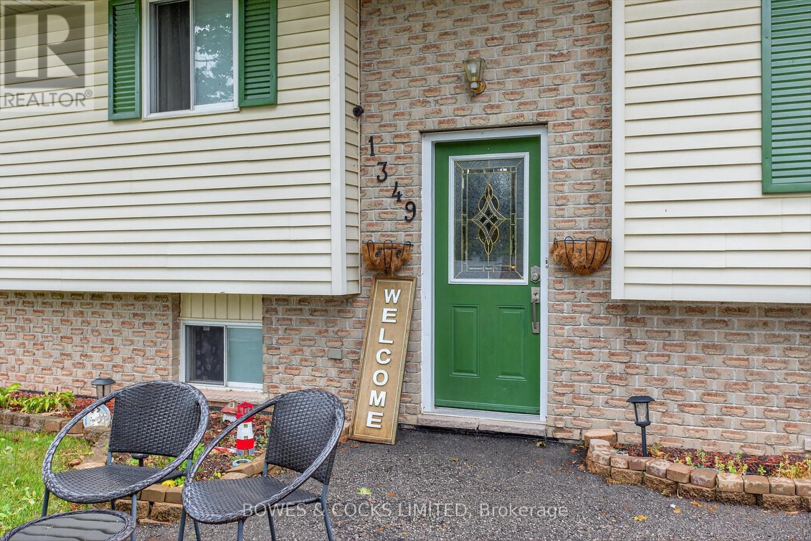 Photo 4 of 1349 Tudor Crescent, Peterborough ON