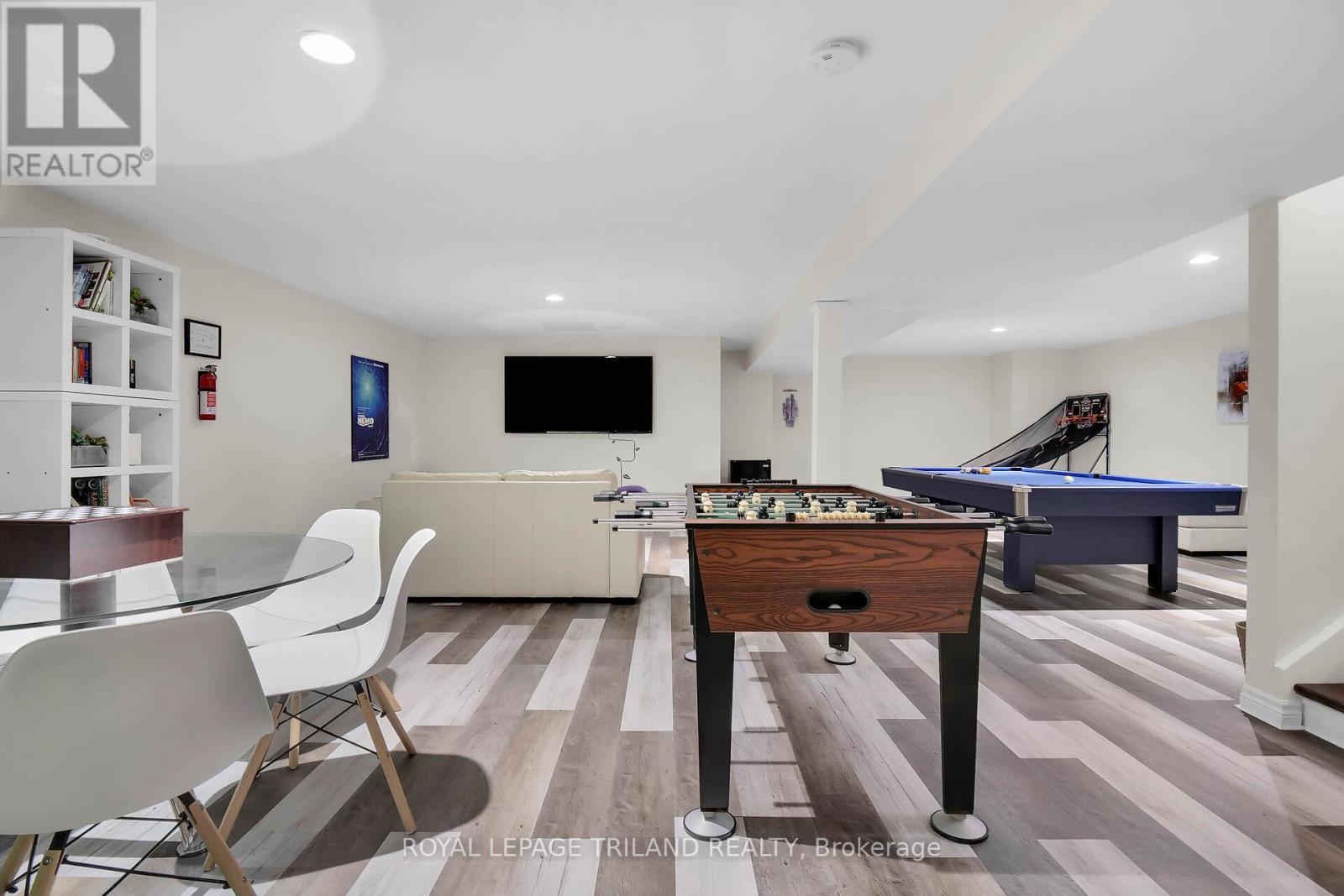 9945 RIVERVIEW ROAD Property Photo