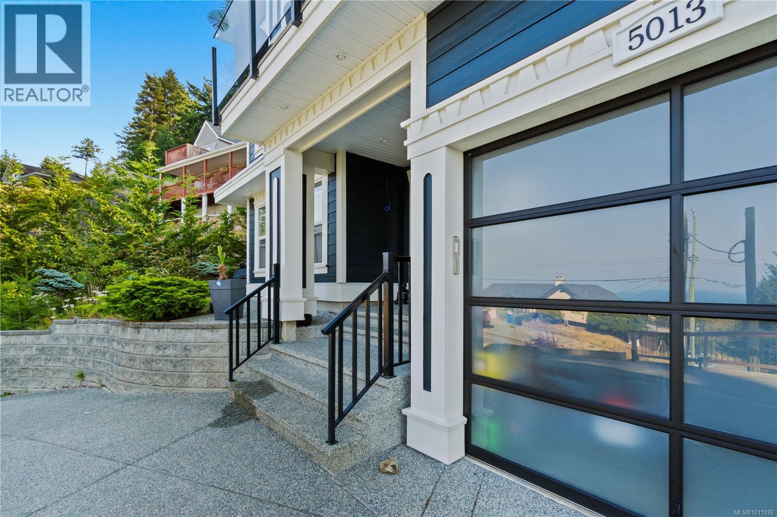 Photo 12 of 5013 Laguna Way, Nanaimo BC