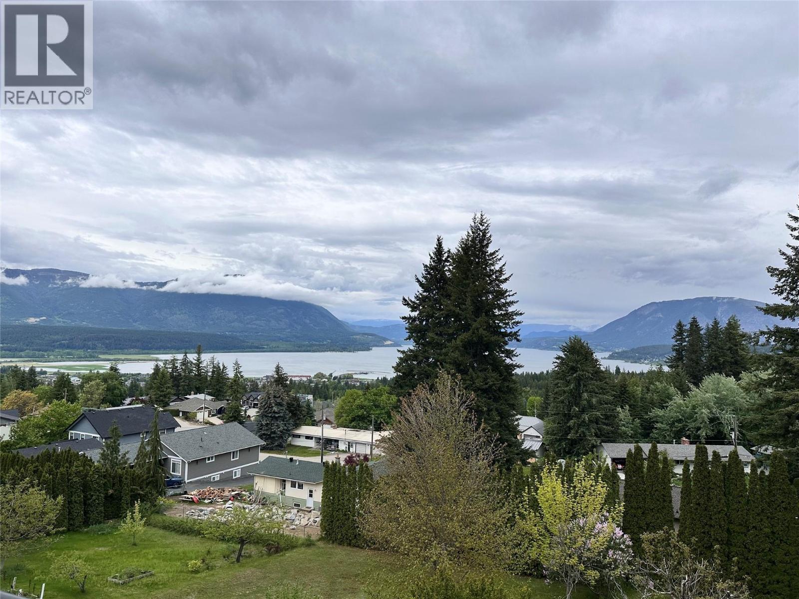 Photo 2 of 1681 12 Avenue Se, Salmon Arm BC