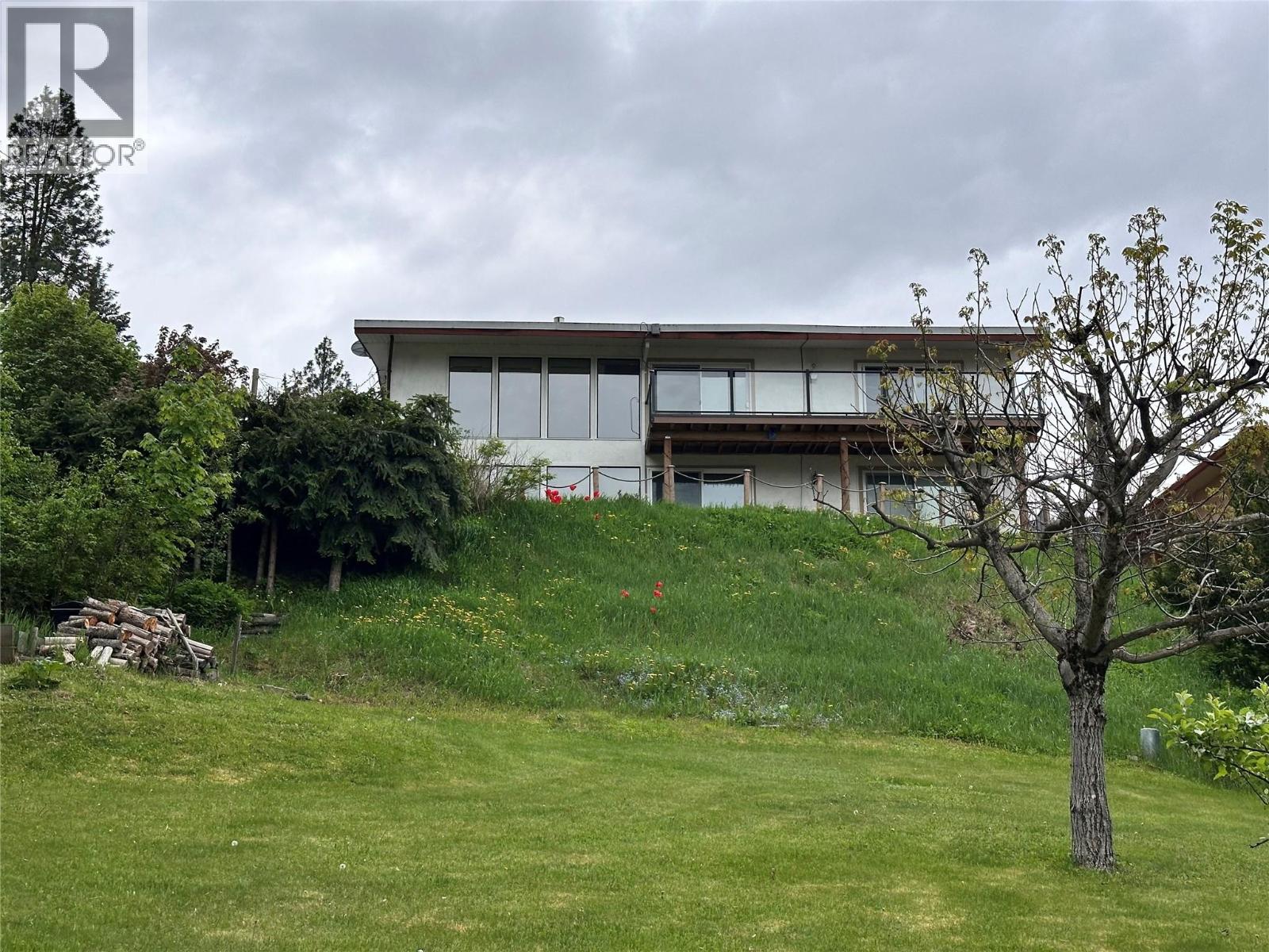 Photo 3 of 1681 12 Avenue Se, Salmon Arm BC