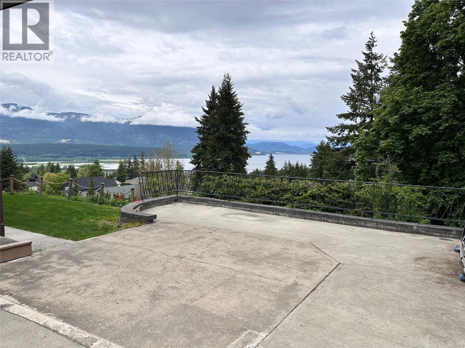 Photo 52 of 1681 12 Avenue Se, Salmon Arm BC