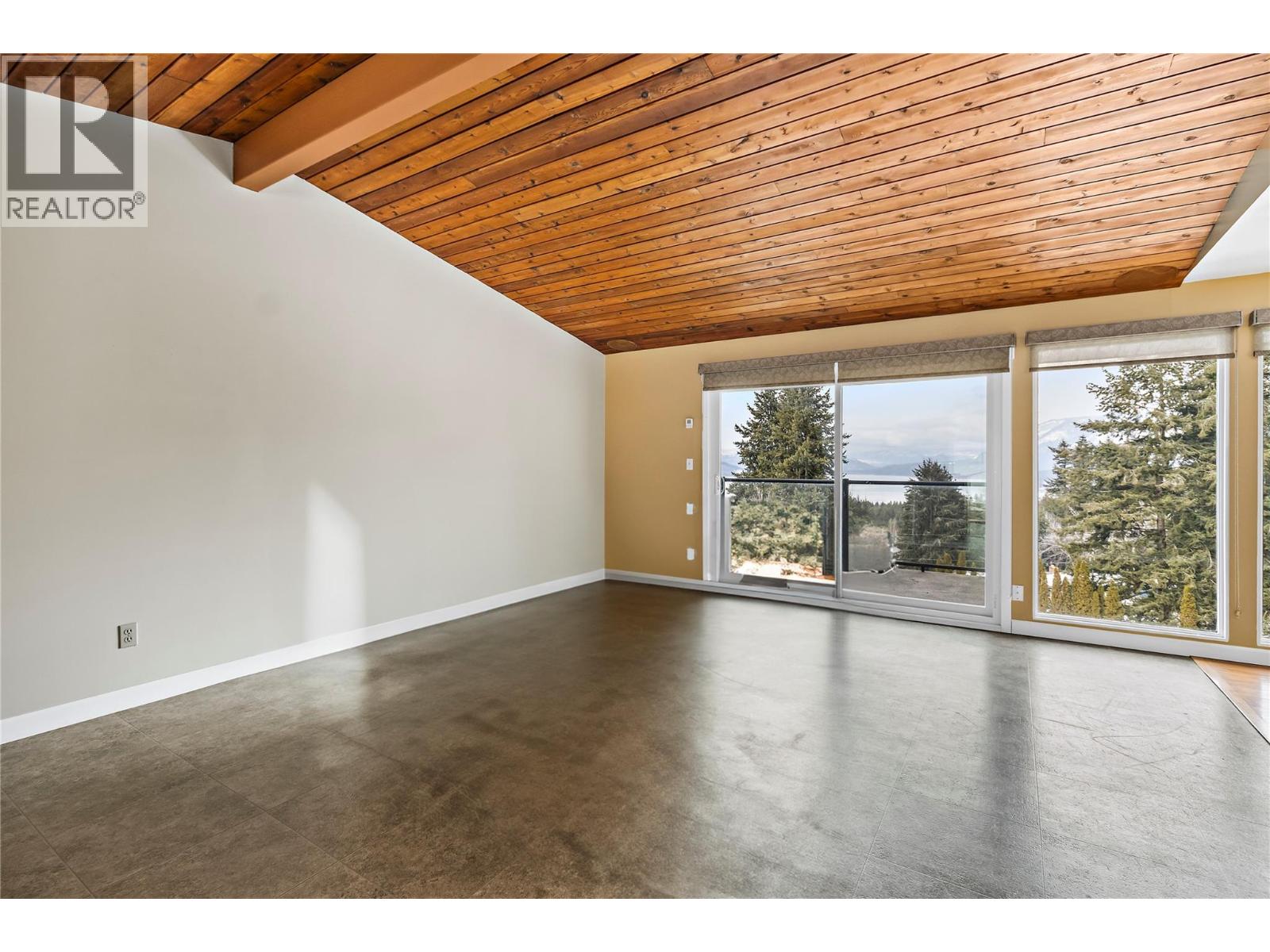 Photo 9 of 1681 12 Avenue Se, Salmon Arm BC