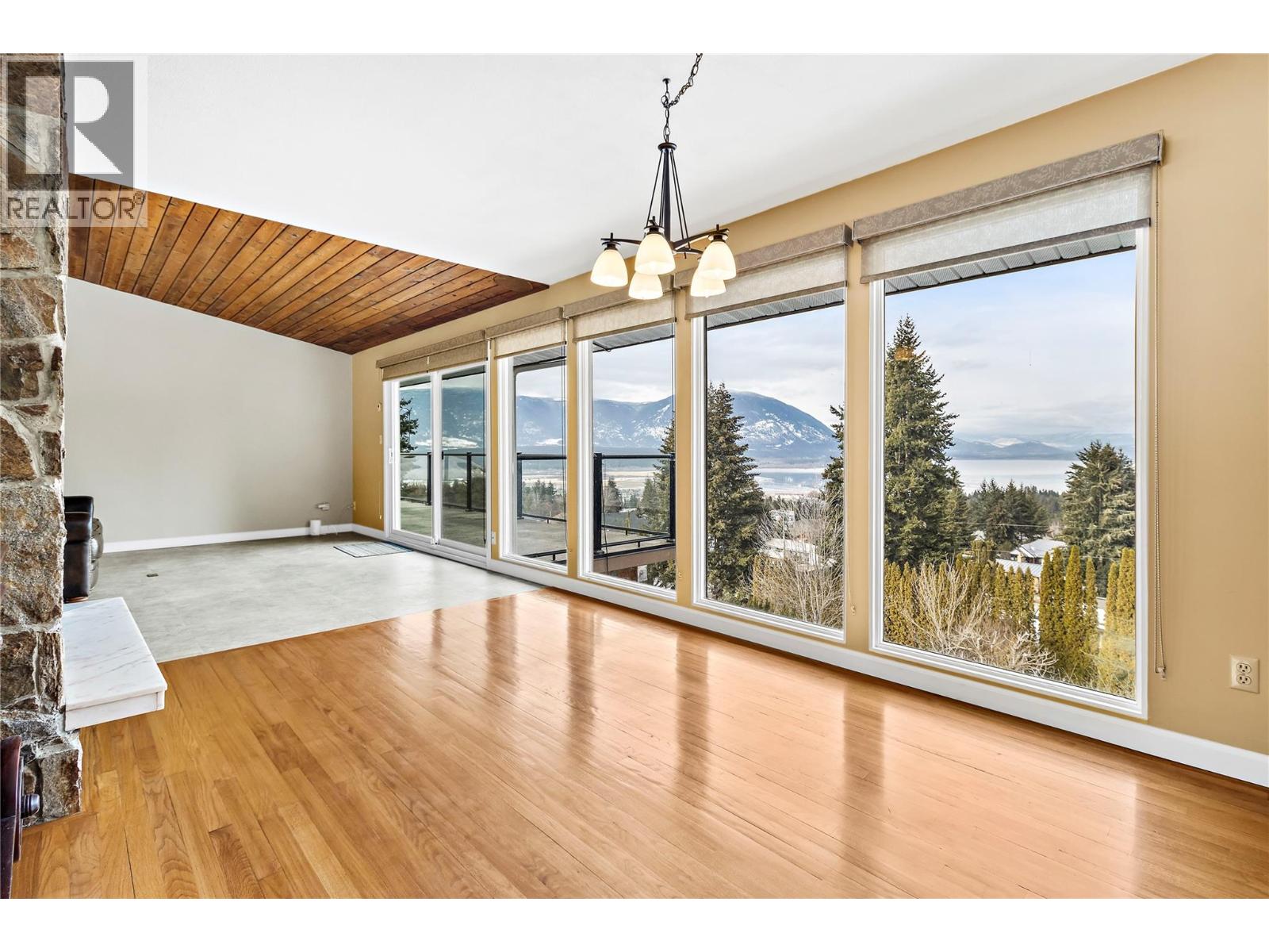 Photo 13 of 1681 12 Avenue Se, Salmon Arm BC