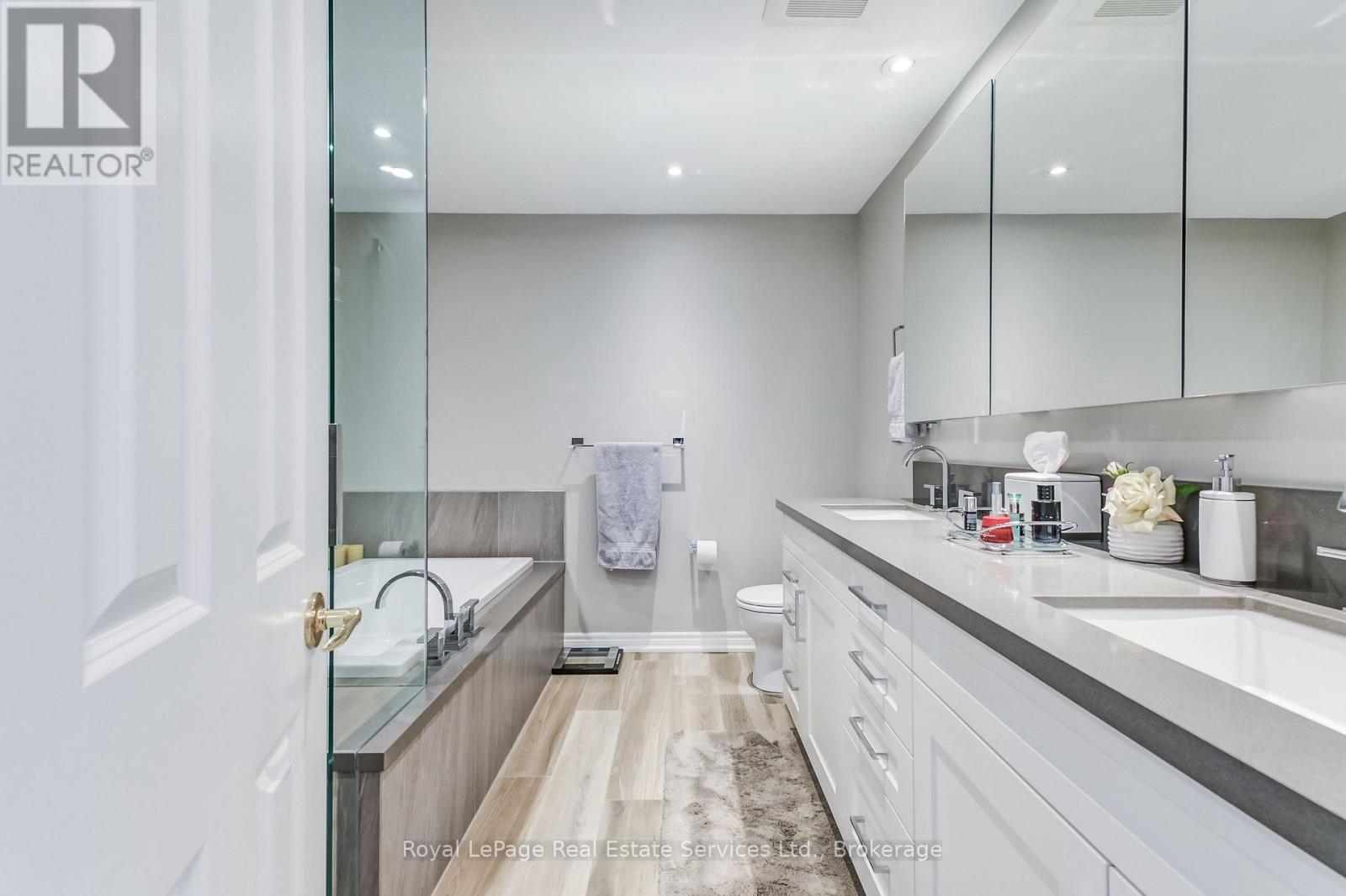 Photo 32 of Ph 1 60 Old Mill Road, Oakville ON