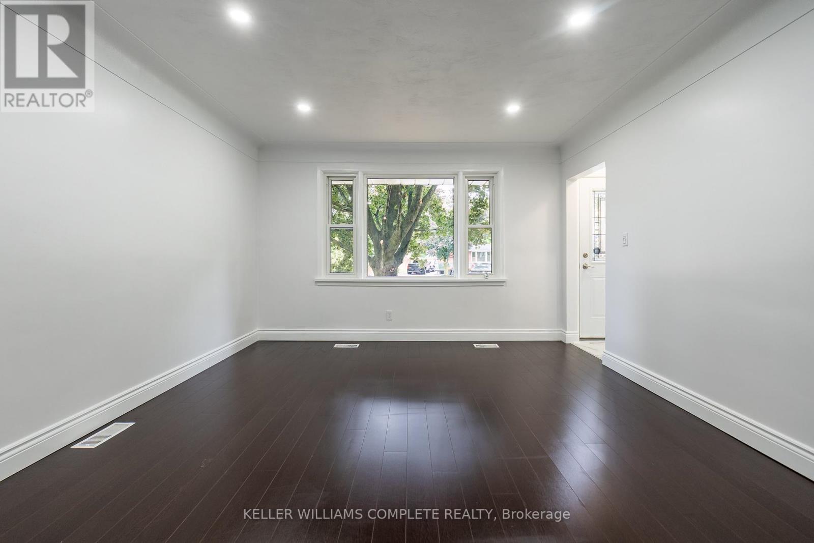 Photo 12 of 1392 Royal Drive, Burlington ON