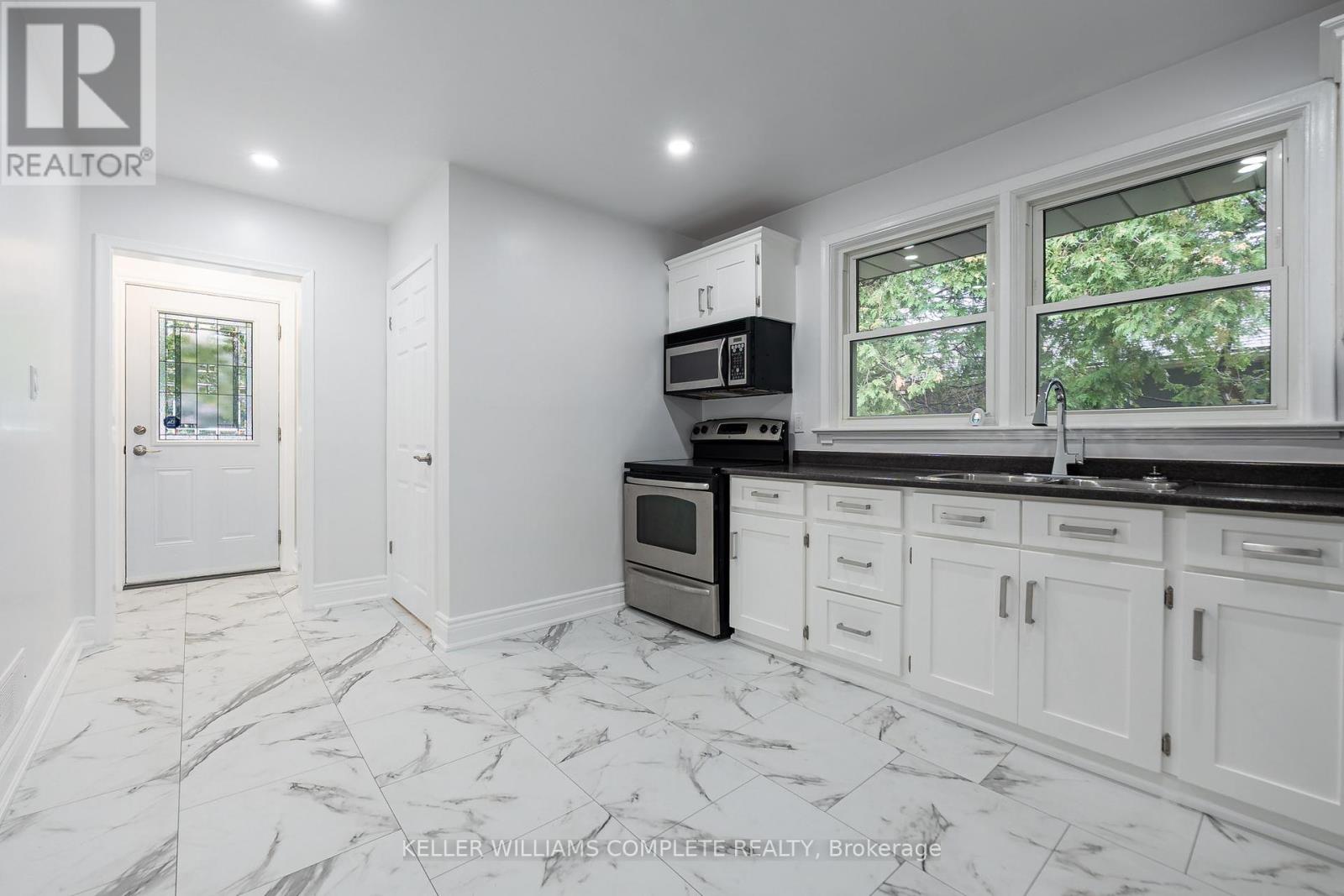Photo 14 of 1392 Royal Drive, Burlington ON