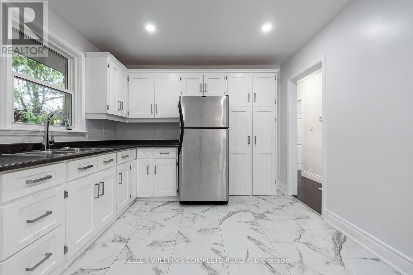 Photo 18 of 1392 Royal Drive, Burlington ON
