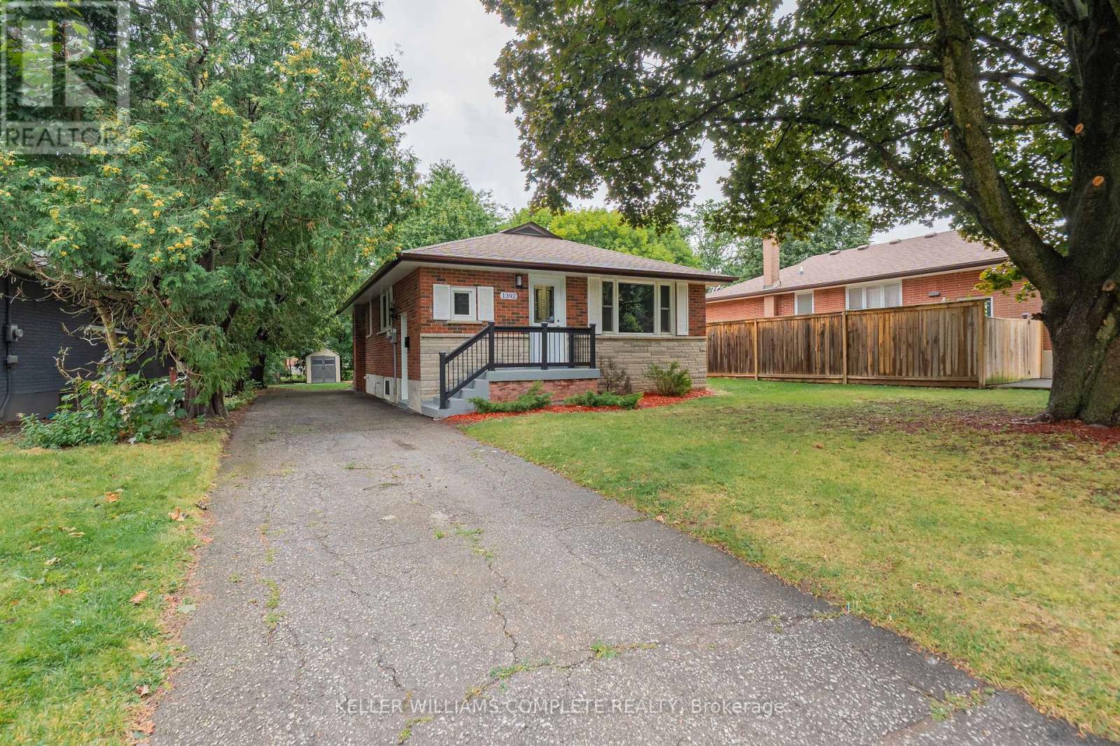 Photo 2 of 1392 Royal Drive, Burlington ON