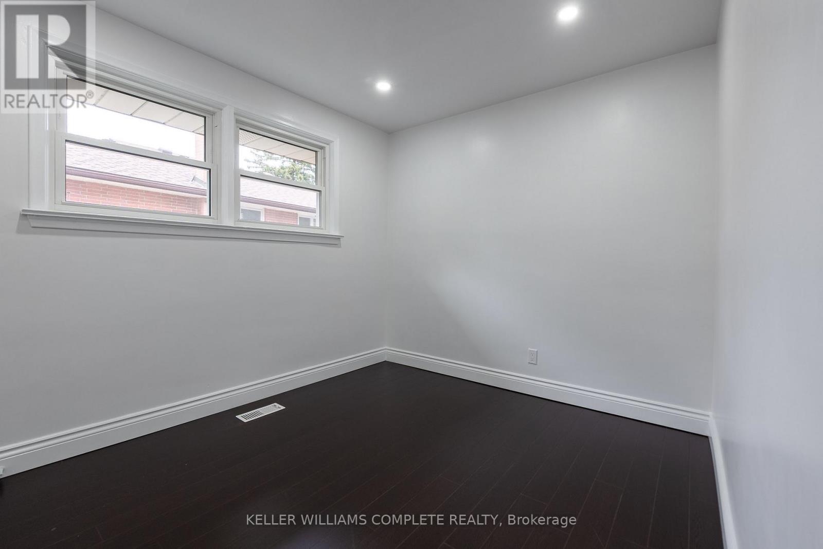 Photo 20 of 1392 Royal Drive, Burlington ON