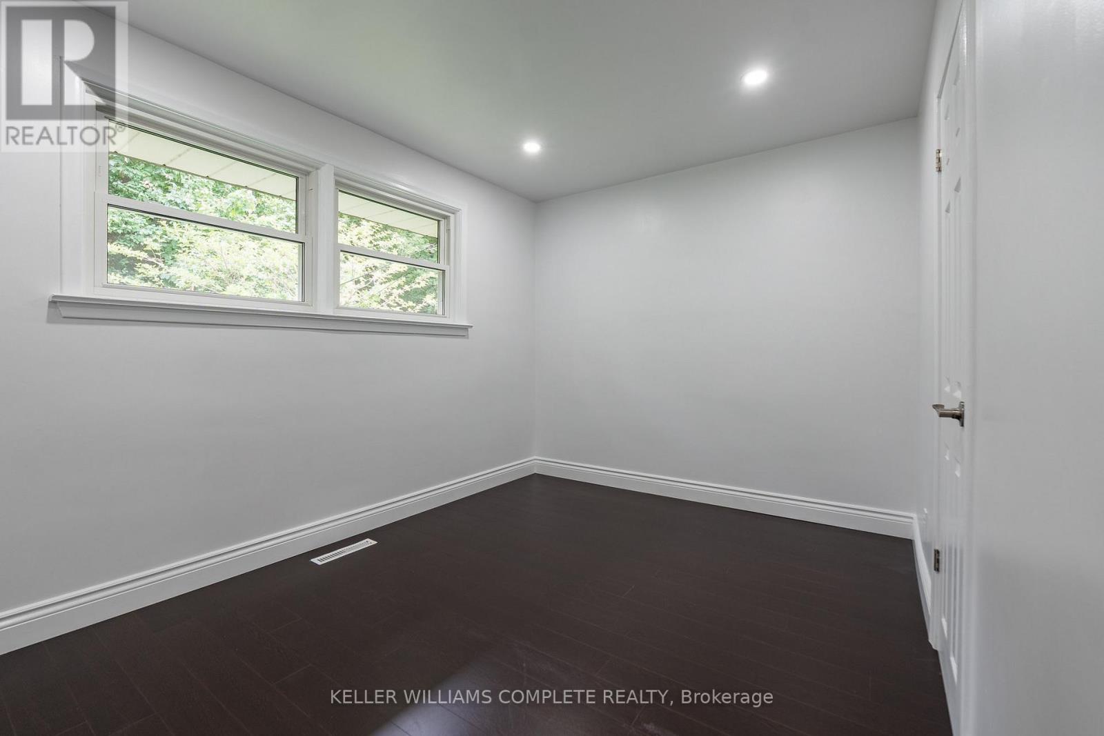 Photo 22 of 1392 Royal Drive, Burlington ON