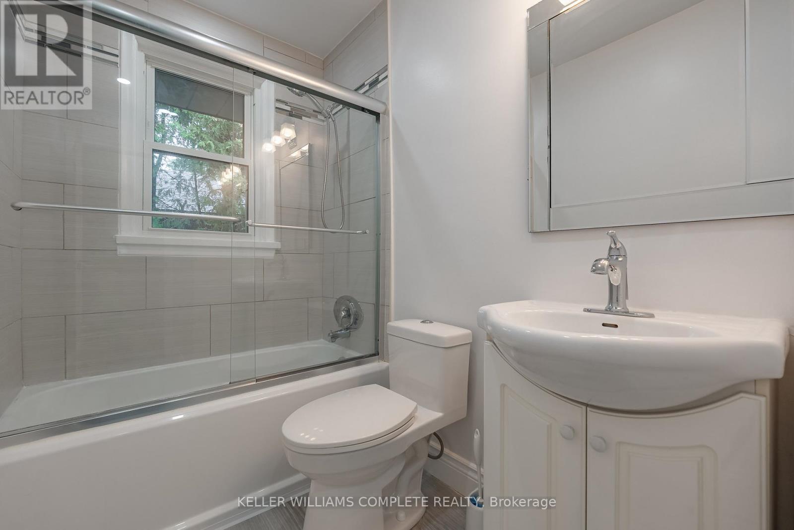 Photo 23 of 1392 Royal Drive, Burlington ON