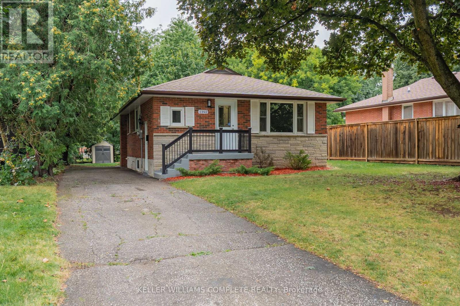 Photo 3 of 1392 Royal Drive, Burlington ON