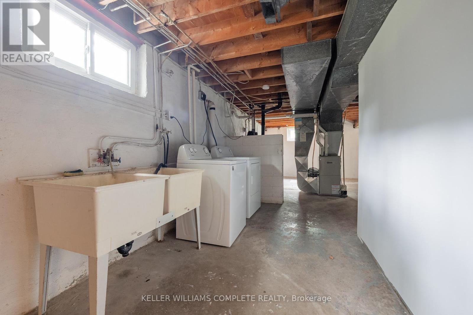 Photo 30 of 1392 Royal Drive, Burlington ON