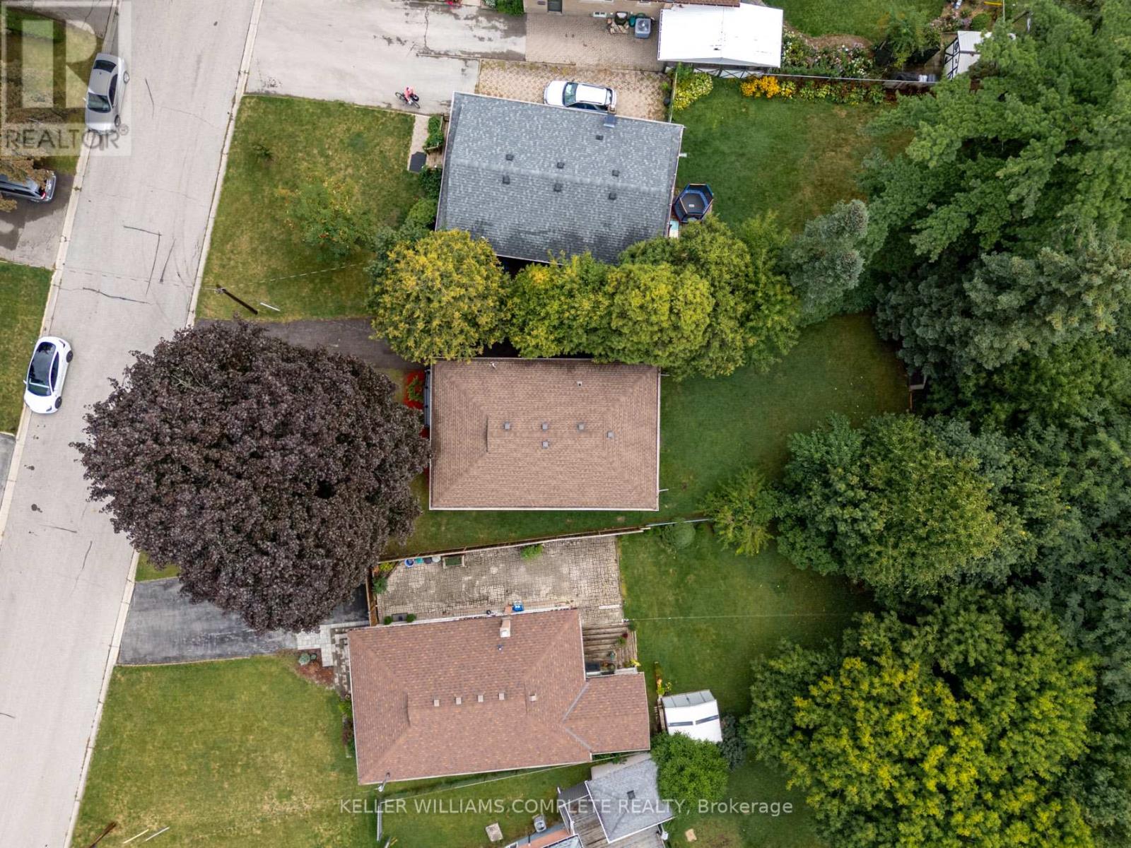 Photo 36 of 1392 Royal Drive, Burlington ON