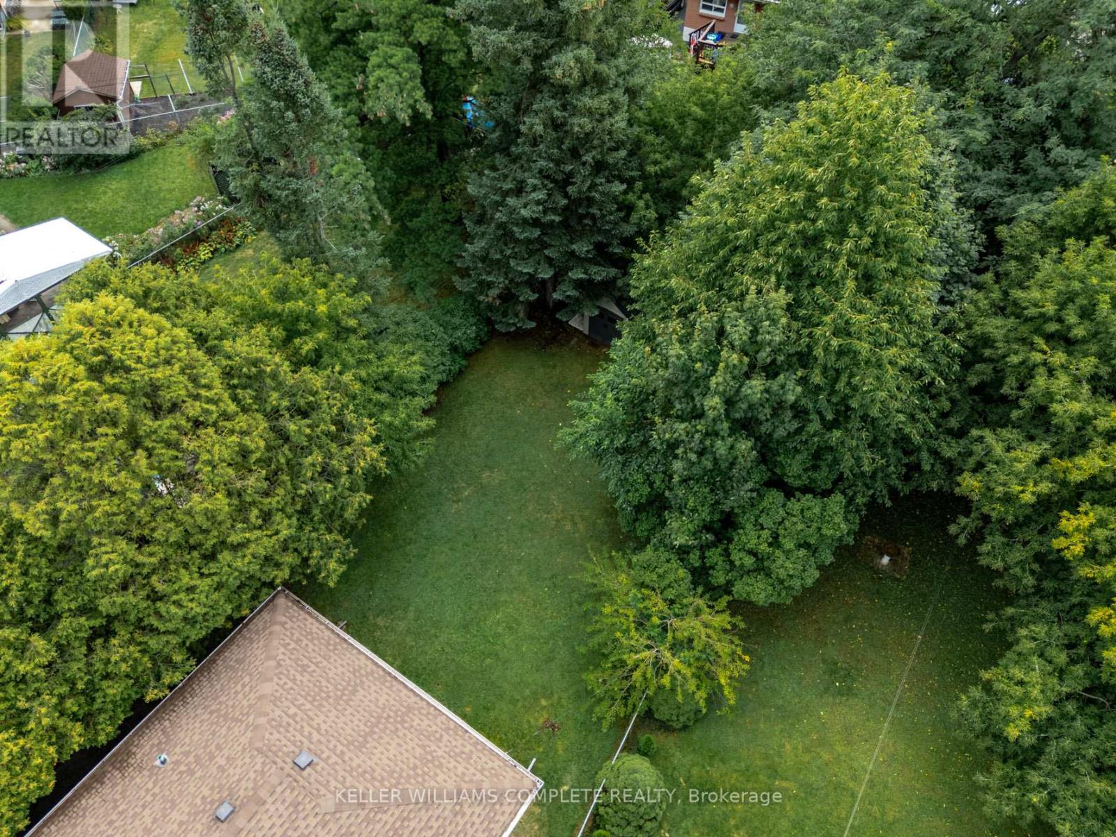 Photo 37 of 1392 Royal Drive, Burlington ON