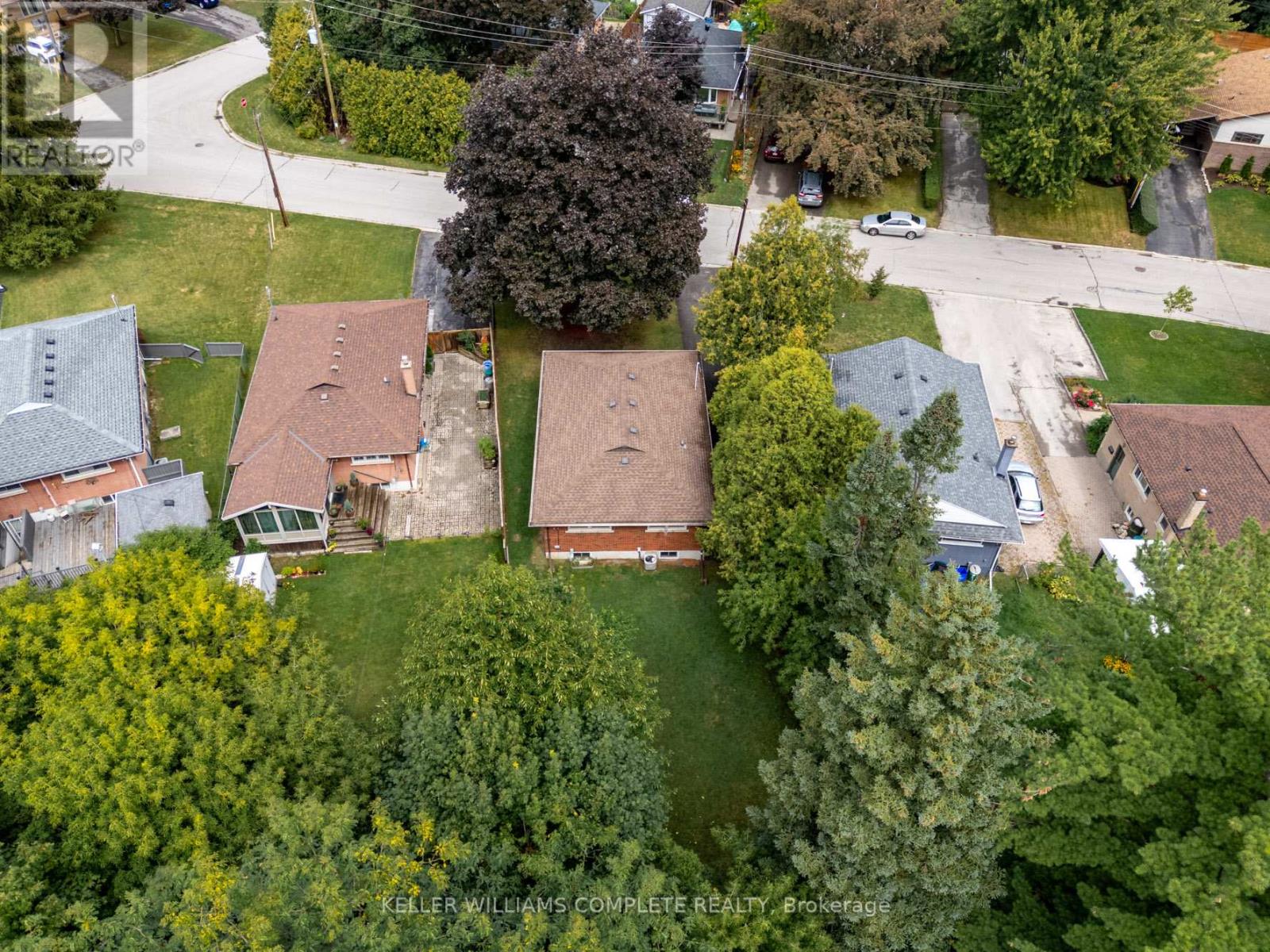 Photo 38 of 1392 Royal Drive, Burlington ON