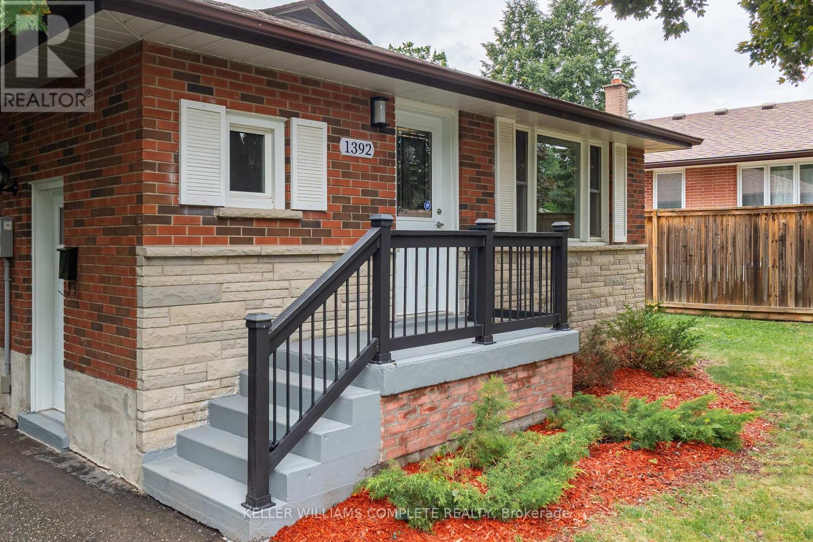 Photo 4 of 1392 Royal Drive, Burlington ON