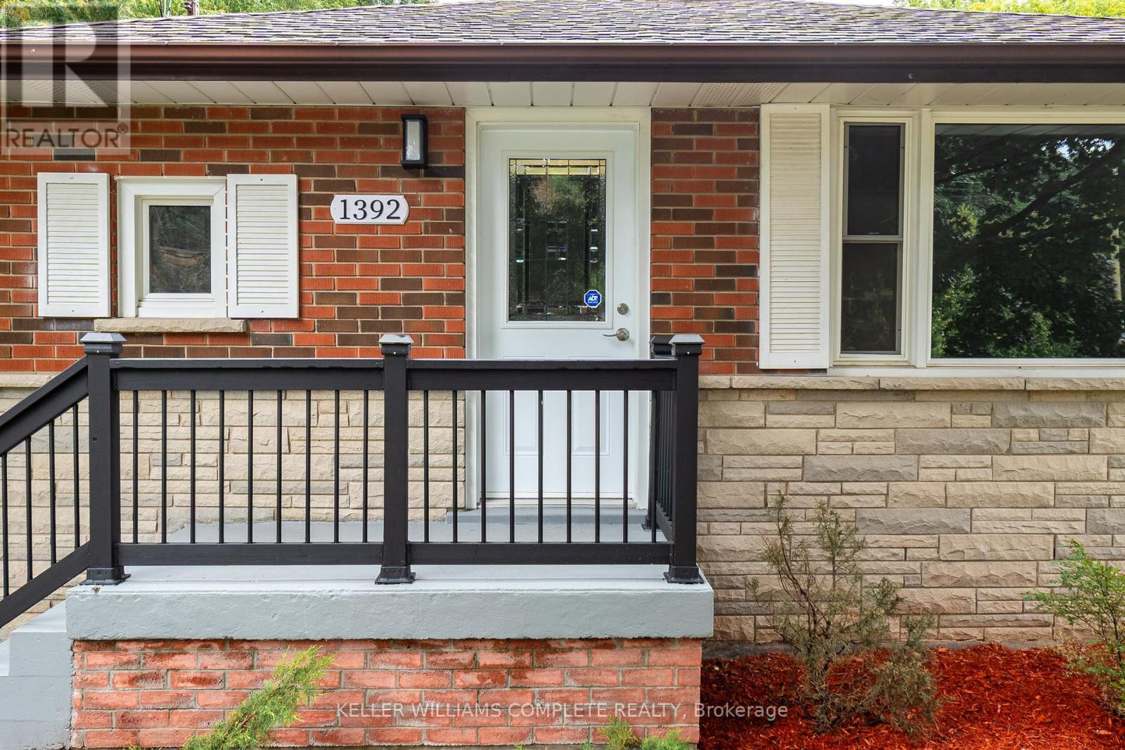 Photo 5 of 1392 Royal Drive, Burlington ON