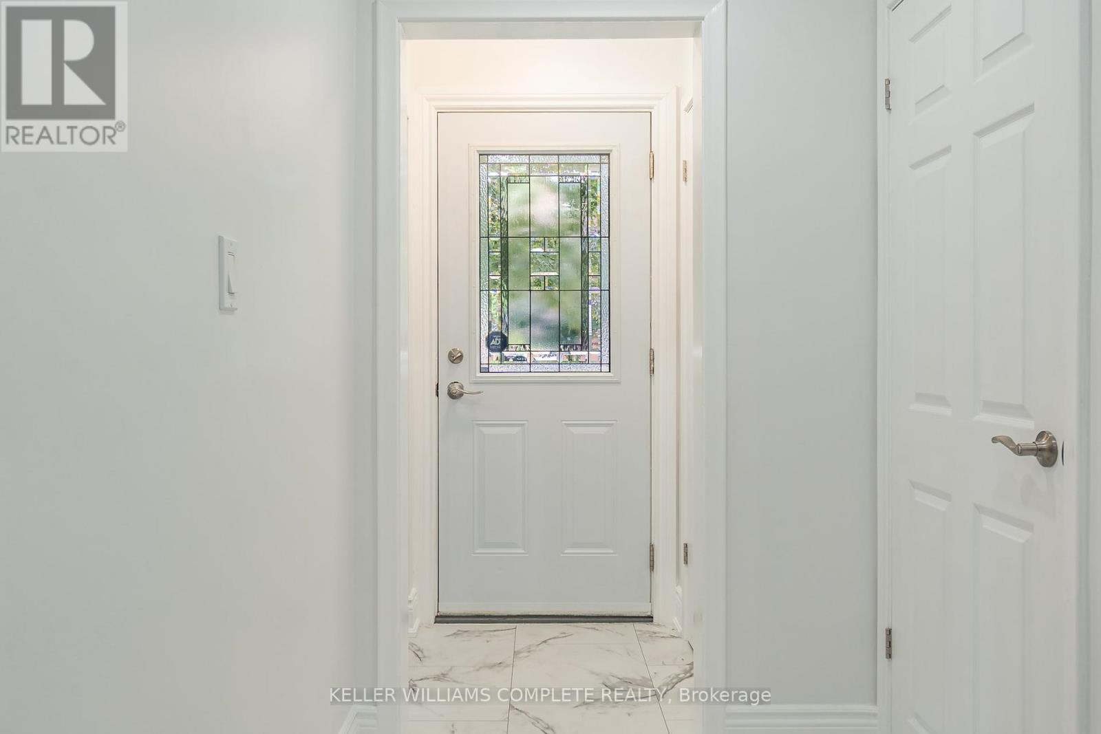 Photo 7 of 1392 Royal Drive, Burlington ON