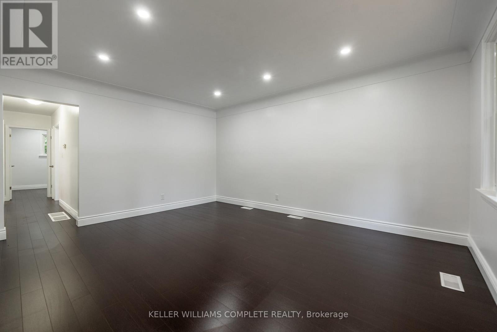 Photo 9 of 1392 Royal Drive, Burlington ON