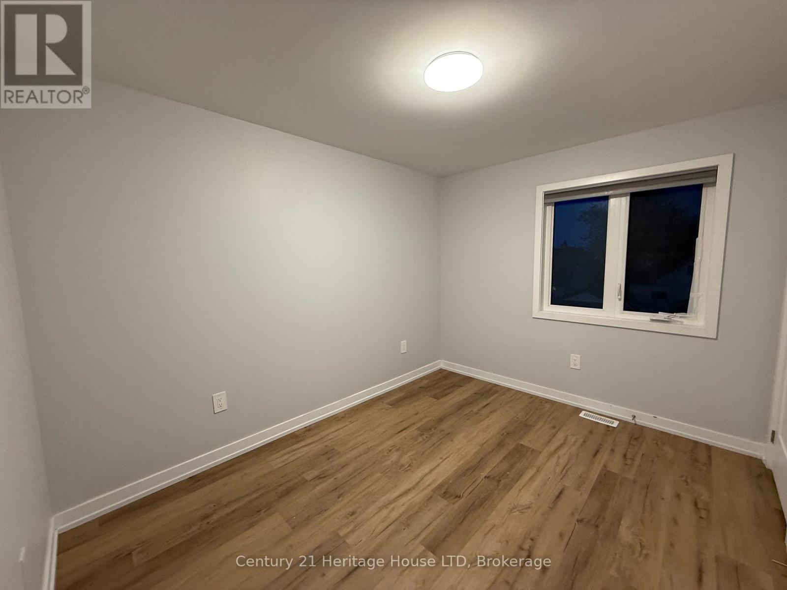 Photo 15 of 249 Dain Avenue, Welland ON