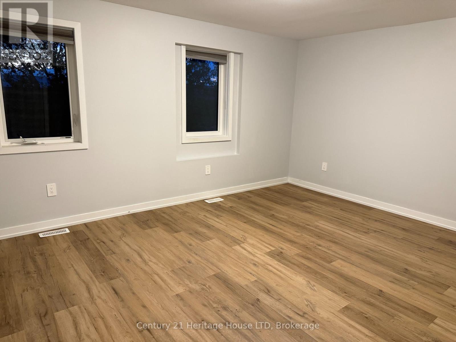 Photo 9 of 249 Dain Avenue, Welland ON