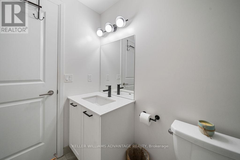 Photo 12 of 421 1630 Queen Street E, Toronto ON