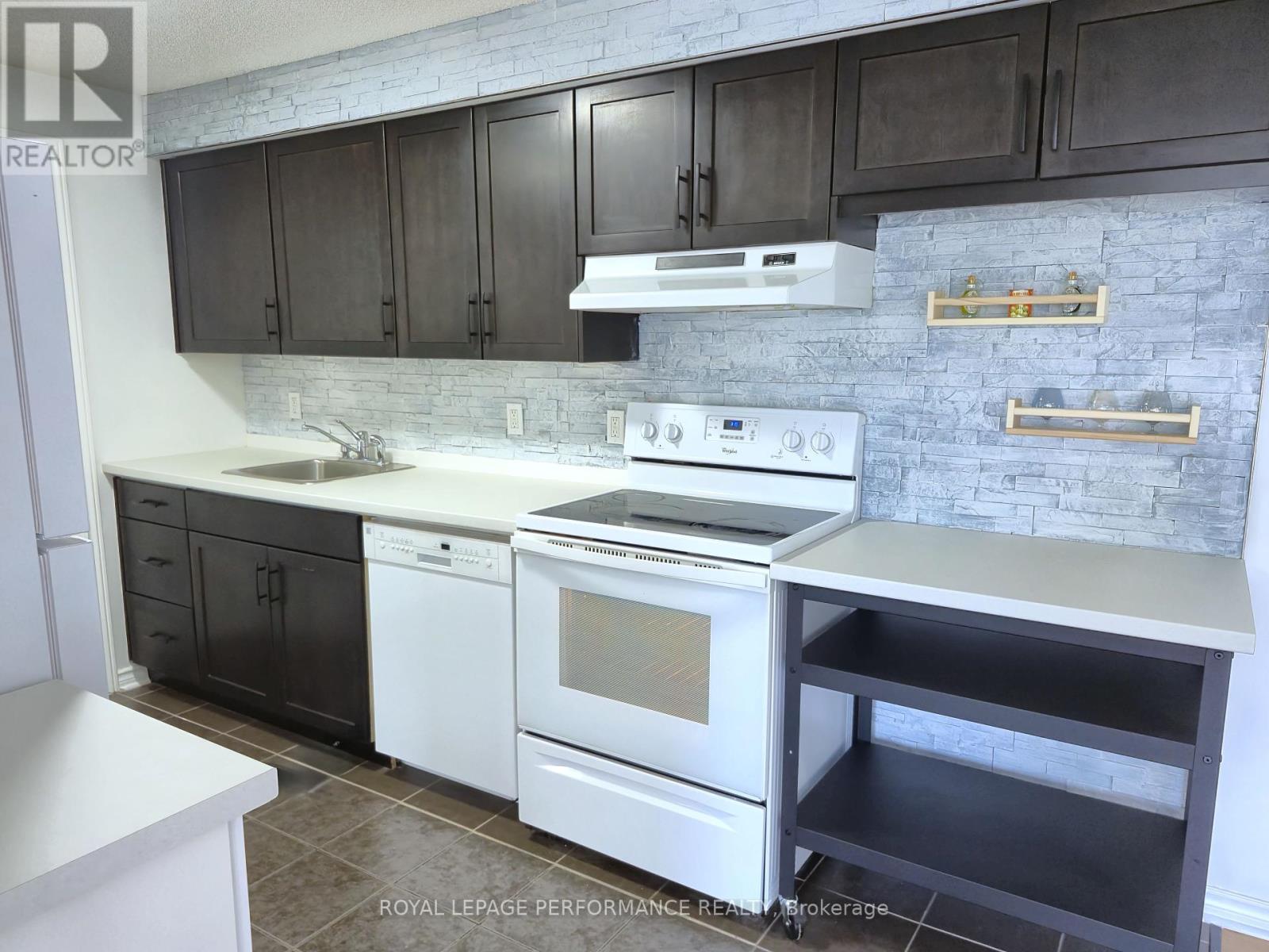 Photo 9 of 44 A 802 St Andre Drive, Ottawa ON