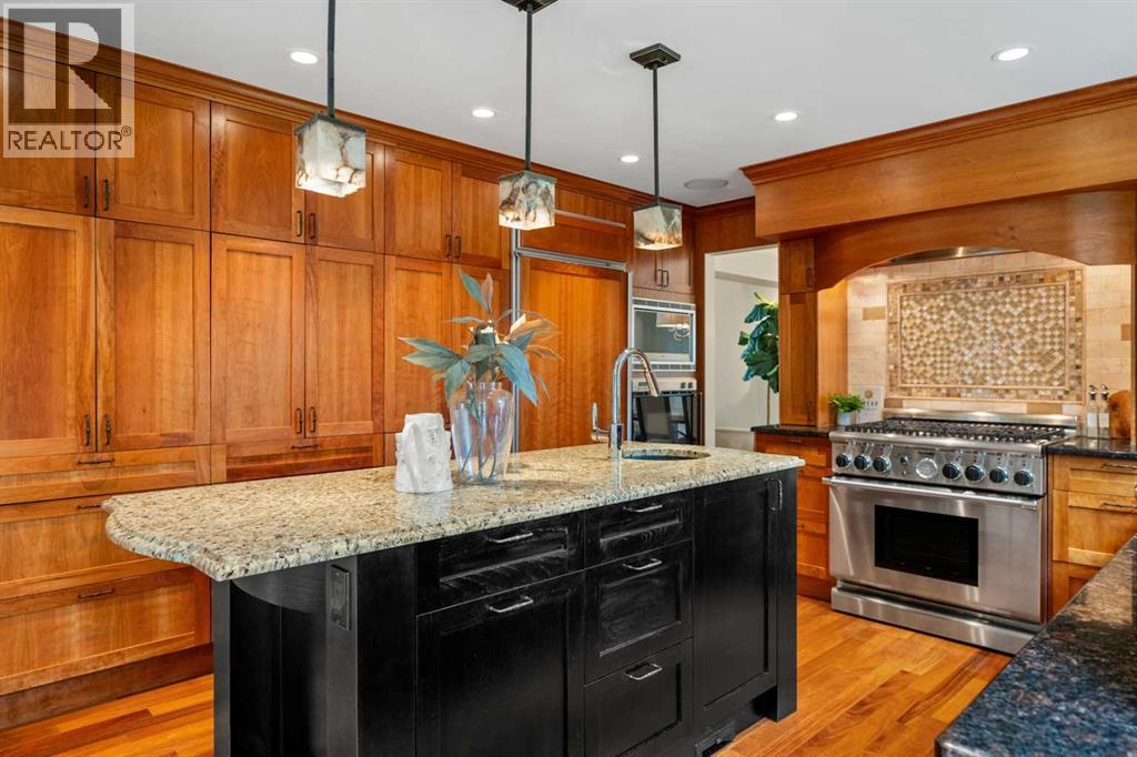 Photo 11 of 36 Baycrest Place Sw, Calgary AB