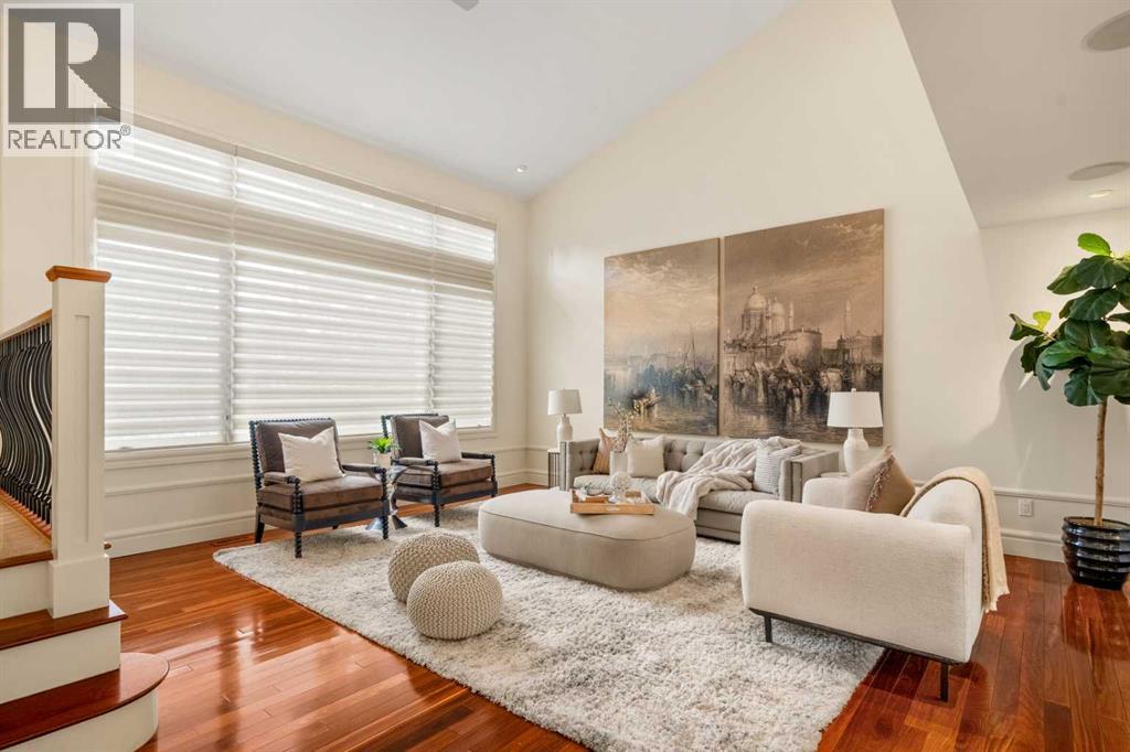 Photo 8 of 36 Baycrest Place Sw, Calgary AB