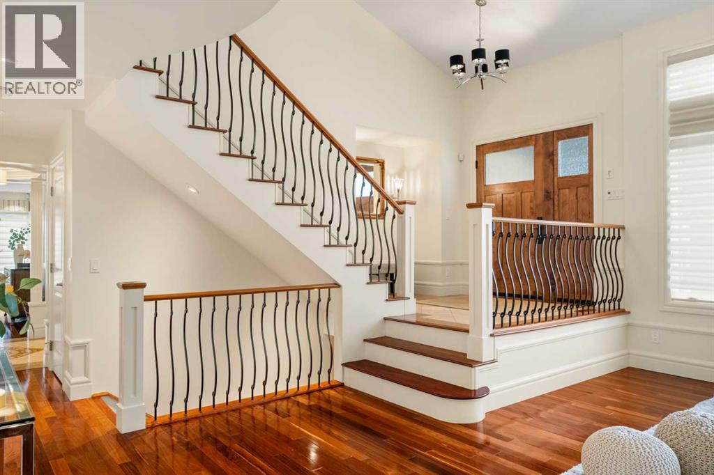 Photo 6 of 36 Baycrest Place Sw, Calgary AB