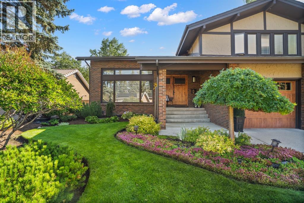 Photo 4 of 36 Baycrest Place Sw, Calgary AB