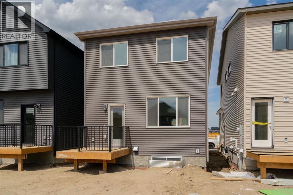 Photo 38 of 672 Buffaloberry Manor Se, Calgary AB