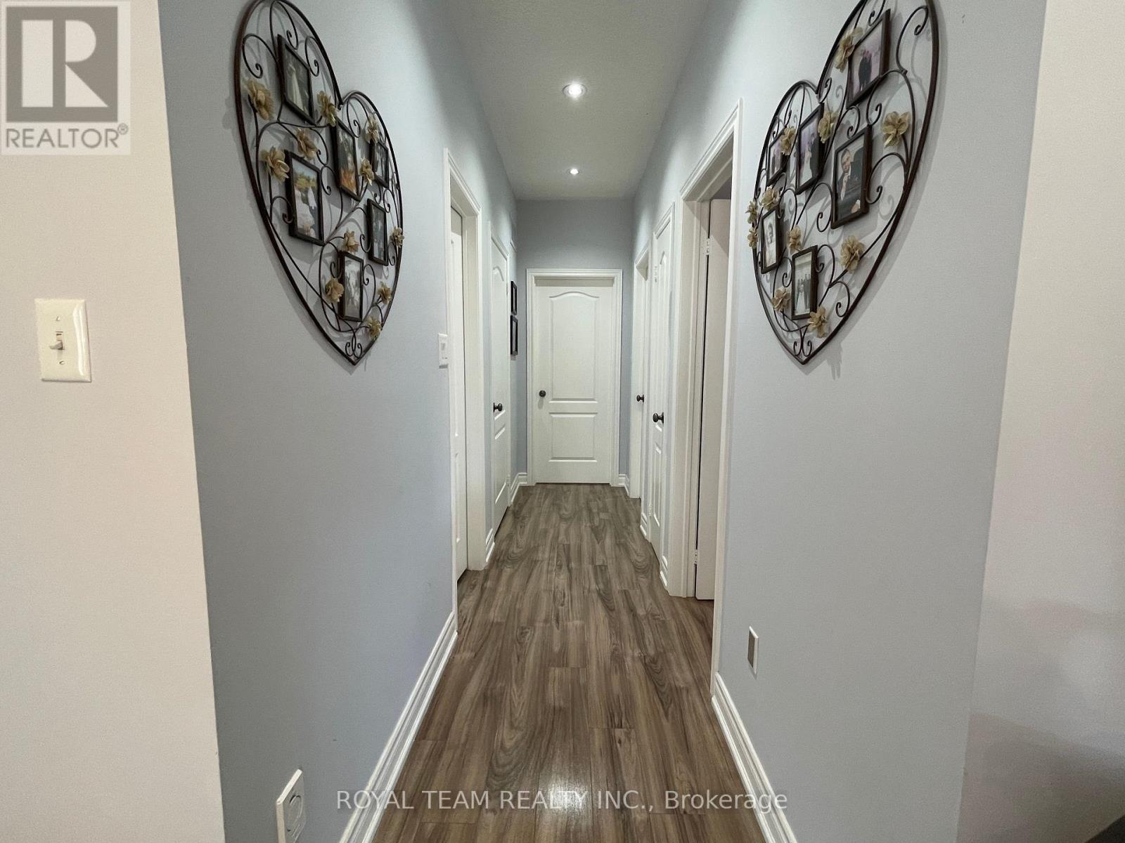 Photo 12 of 66 Canyon Gate Crescent, Vaughan ON