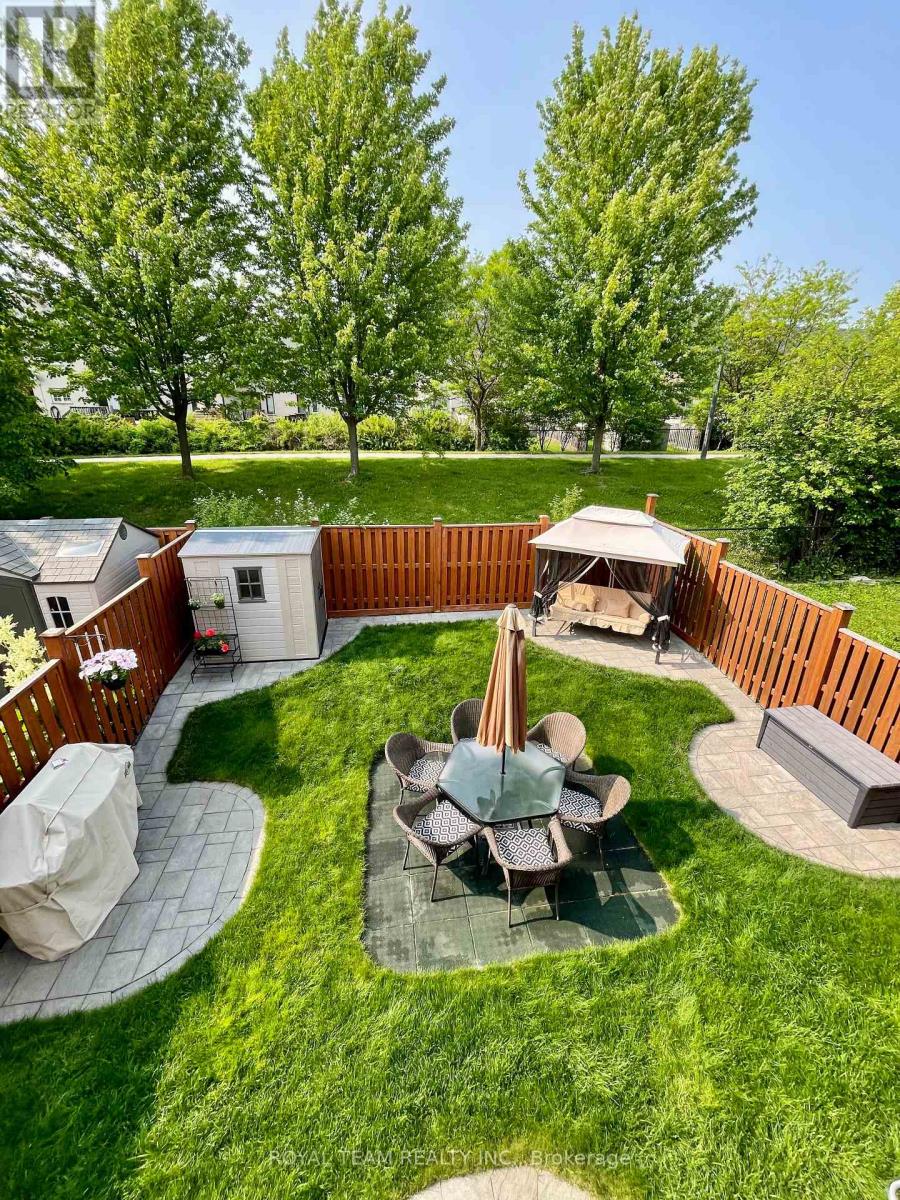 Photo 2 of 66 Canyon Gate Crescent, Vaughan ON