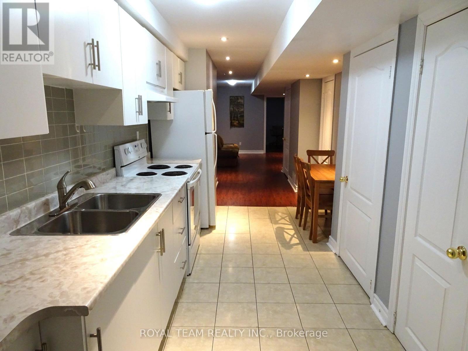 Photo 27 of 66 Canyon Gate Crescent, Vaughan ON