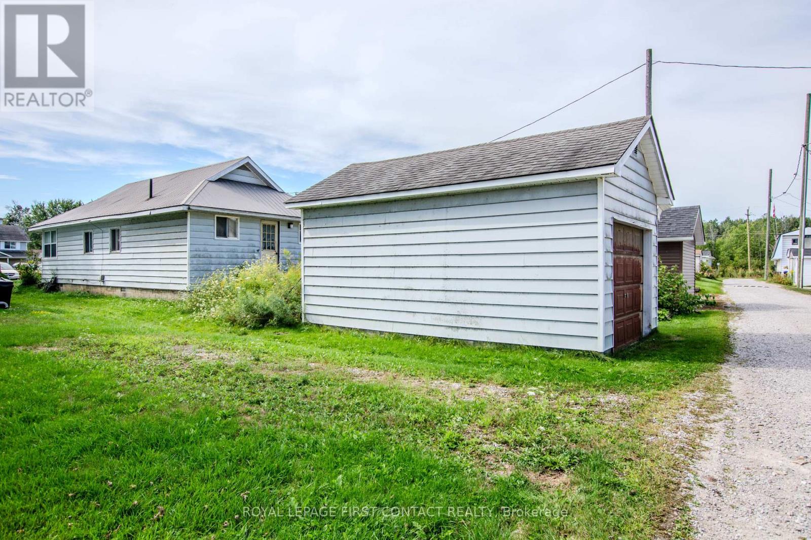 Photo 10 of 1056 Wood Street, Innisfil ON