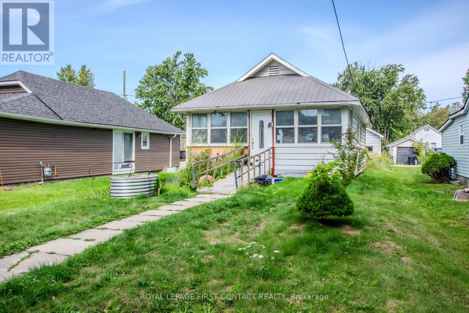 Photo 2 of 1056 Wood Street, Innisfil ON