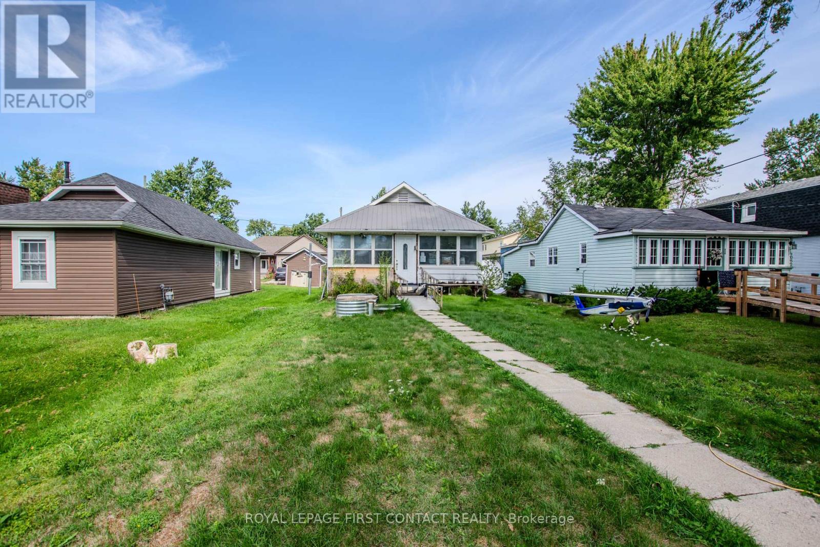 Photo 3 of 1056 Wood Street, Innisfil ON