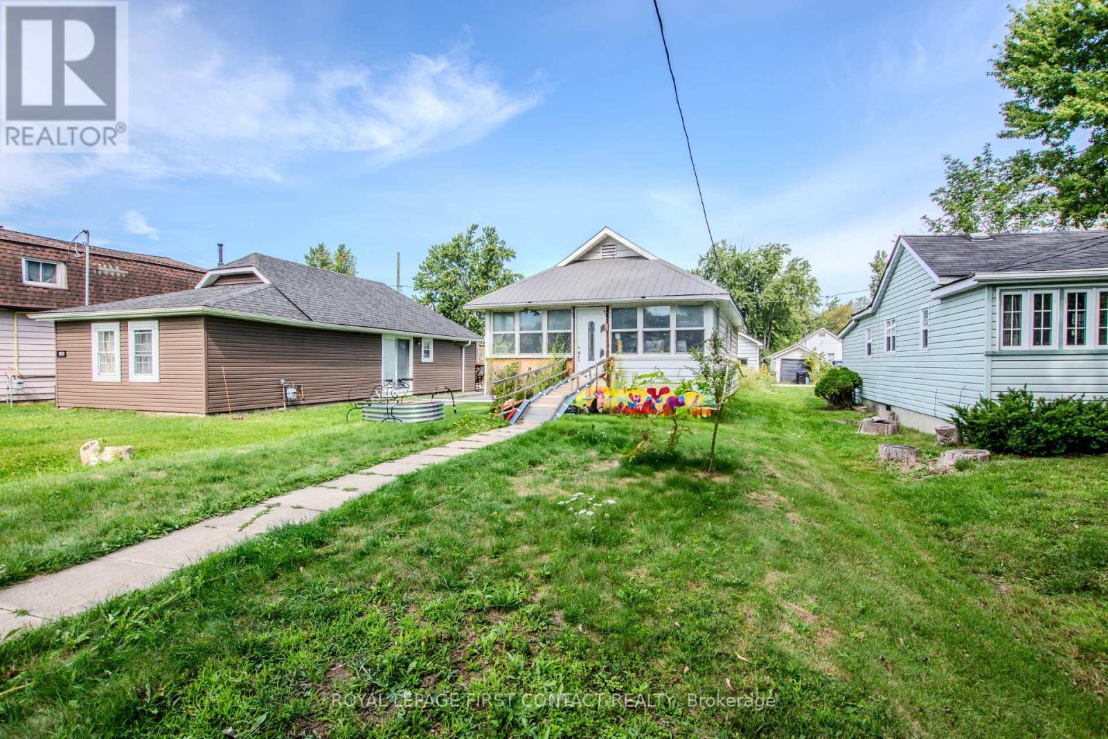 Photo 5 of 1056 Wood Street, Innisfil ON