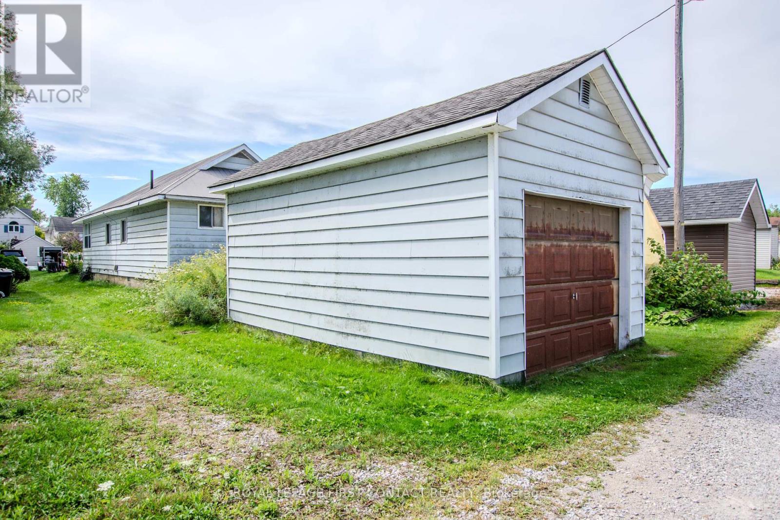 Photo 7 of 1056 Wood Street, Innisfil ON