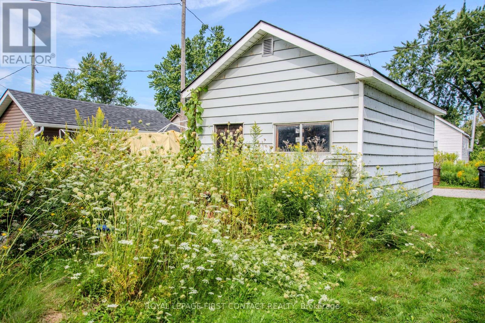 Photo 8 of 1056 Wood Street, Innisfil ON