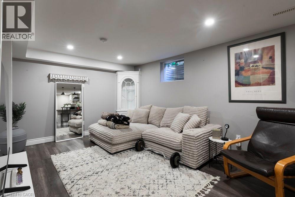 Photo 27 of 19 Fieldgate Street, Dundas ON