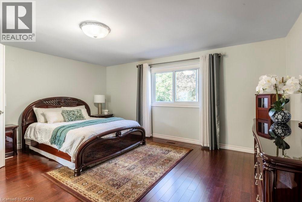 Photo 16 of 19 Fieldgate Street, Dundas ON