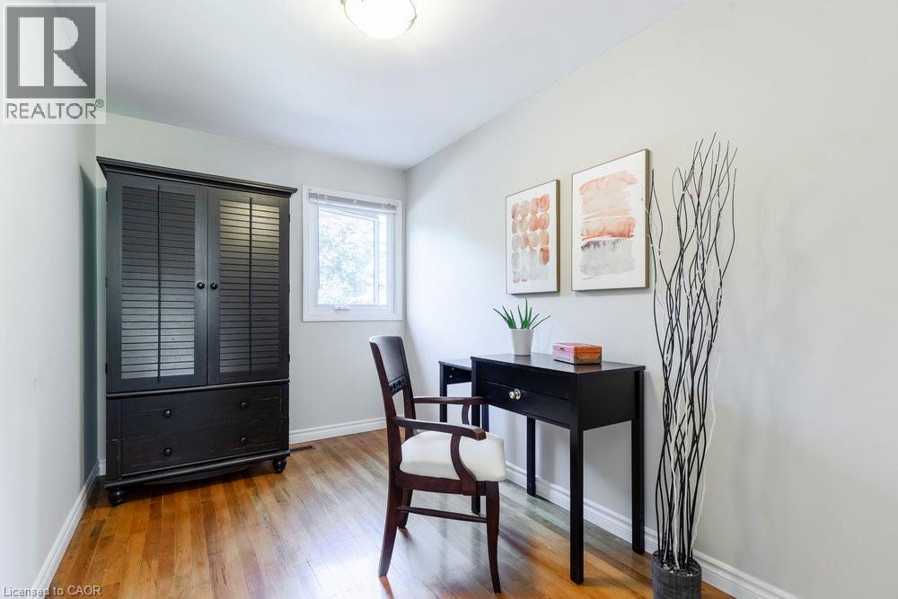 Photo 18 of 19 Fieldgate Street, Dundas ON