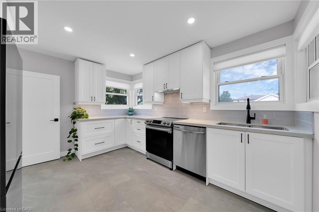 Photo 11 of 441 Elmwood Avenue, Hamilton ON