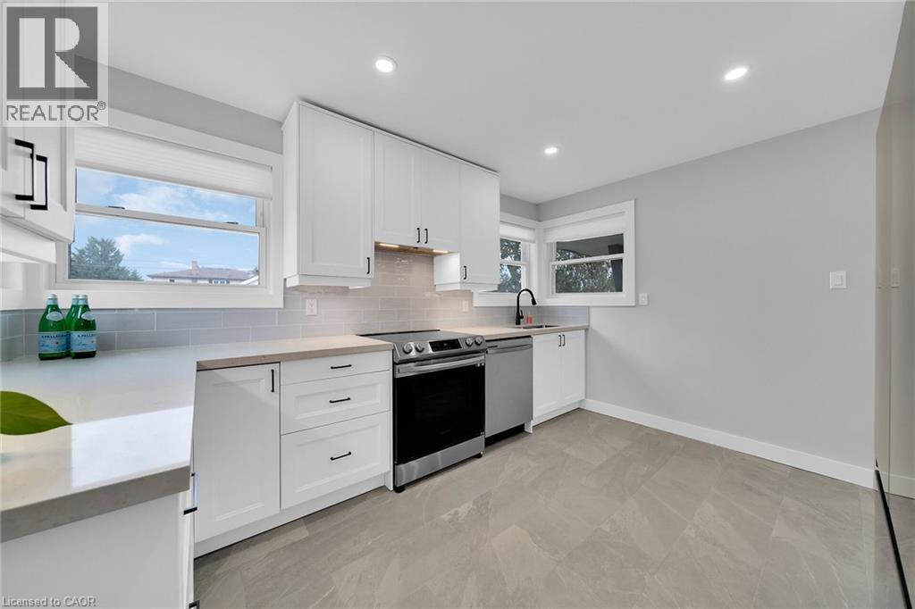 Photo 12 of 441 Elmwood Avenue, Hamilton ON